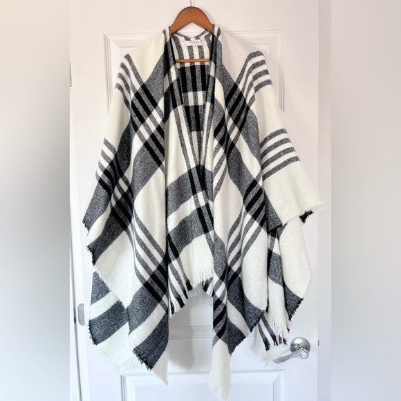 Poncho from Guess - Picture 3 of 6